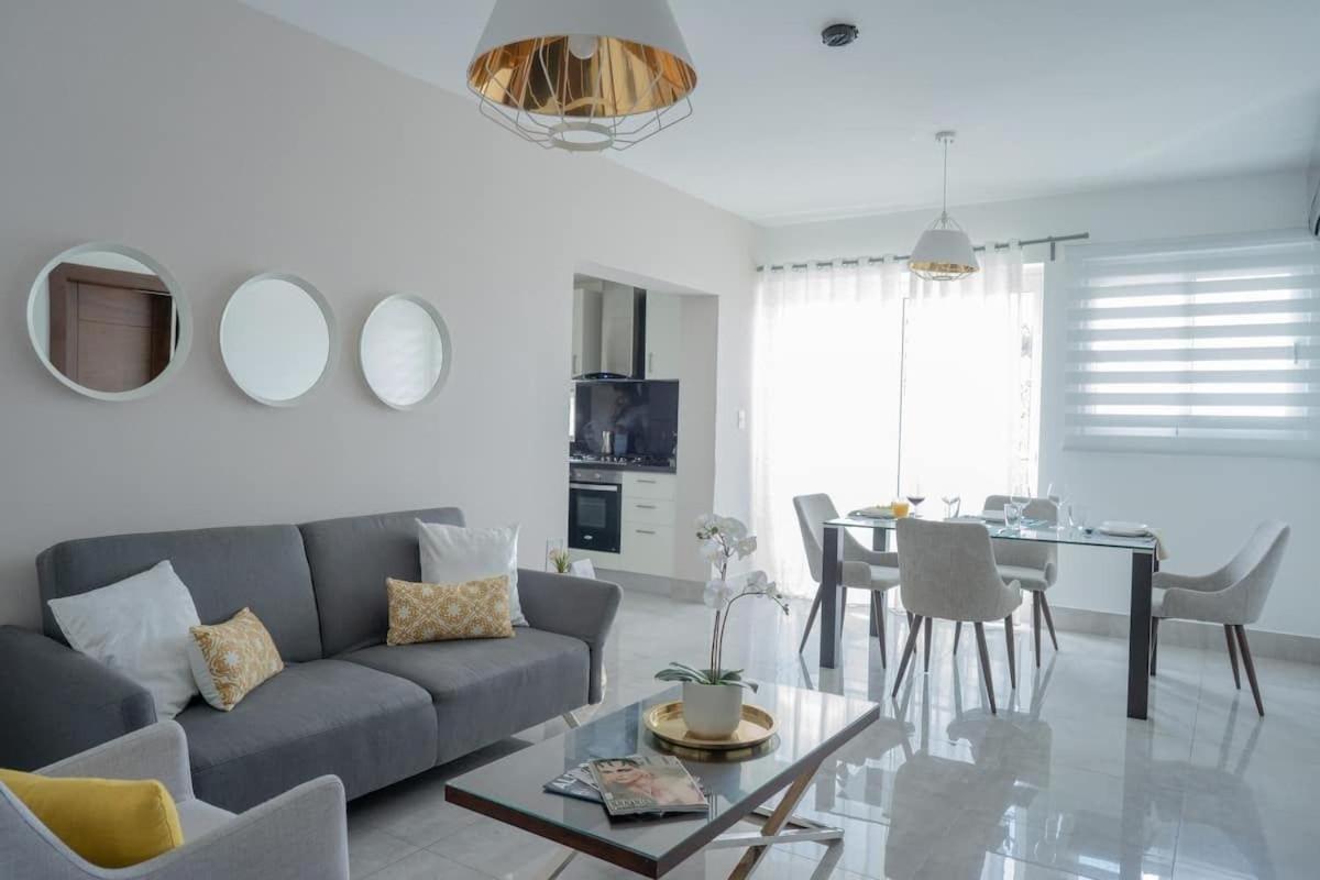 Soha Suites I ซานติอาโก เด ลอสกาบาเญโรส ภายนอก รูปภาพ